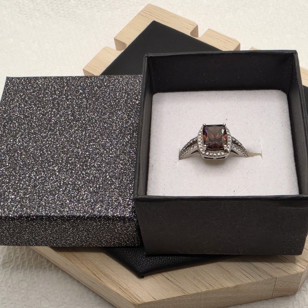 Vintage Style Sterling Silver Size 7. Preloved.